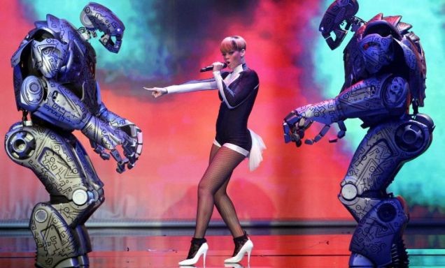 rihanna-titan-robot.jpg rihanna-titan-robot.jpg